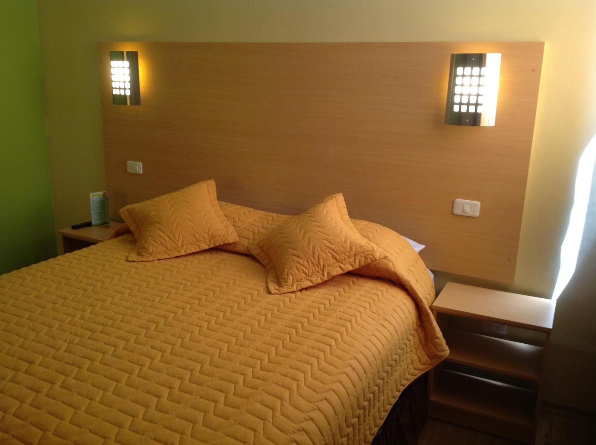 Hostal Terra 1 - Andalucia Quito Phòng bức ảnh