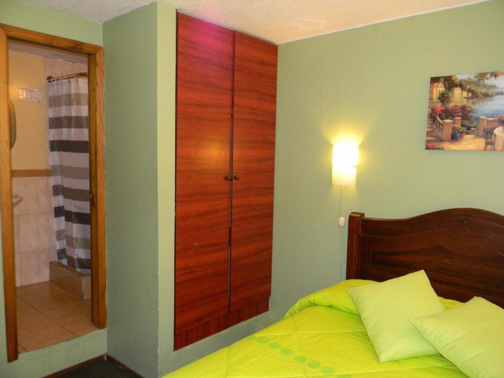 Hostal Terra 1 - Andalucia Quito Phòng bức ảnh